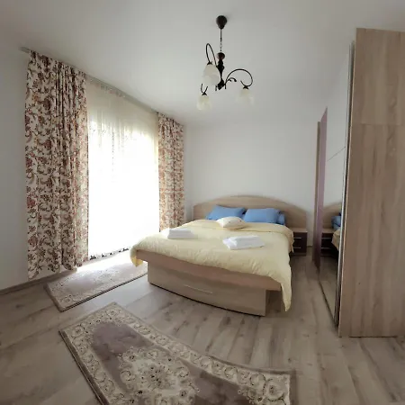 Coresi Mall Large 2 Camere, Sleeps 6 *