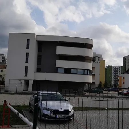 Apartment Coresi Mall Large 2 Camere, Sleeps 6