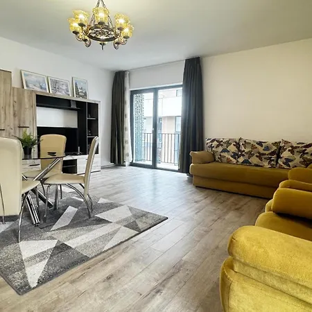 Apartment Coresi Mall Large 2 Camere, Sleeps 6 *