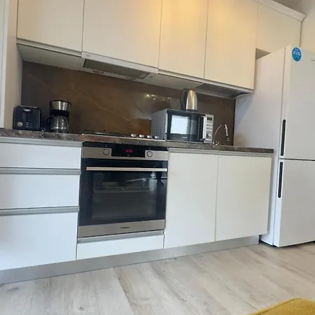 Coresi Mall Large 2 Camere, Sleeps 6 Apartment