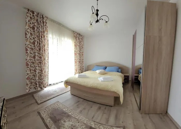 Coresi Mall Large 2 Camere, Sleeps 6 *