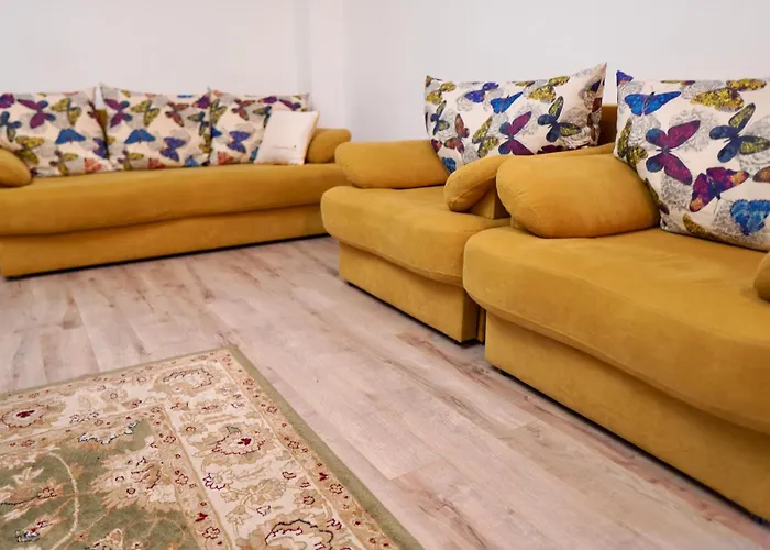 Coresi Mall Large 2 Camere, Sleeps 6 Daire *