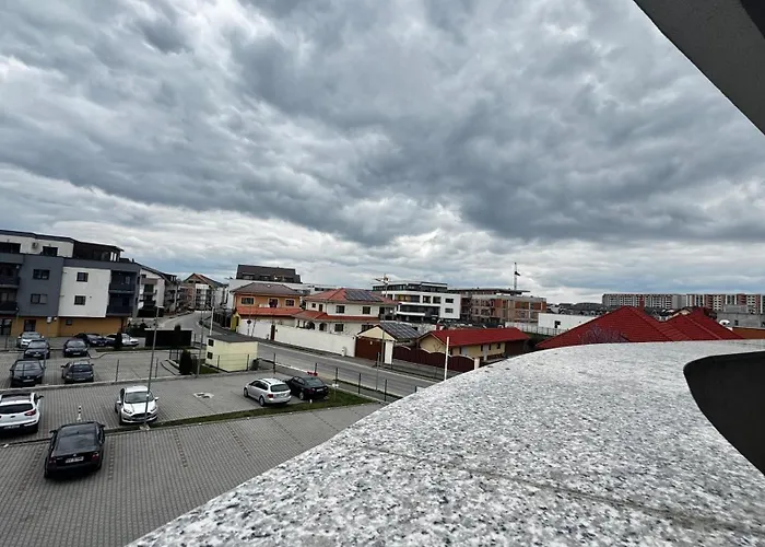 Coresi Mall Large 2 Camere, Sleeps 6 Daire